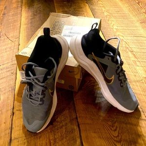 Youth EUC size 7 NIKE shoes worn 1x.